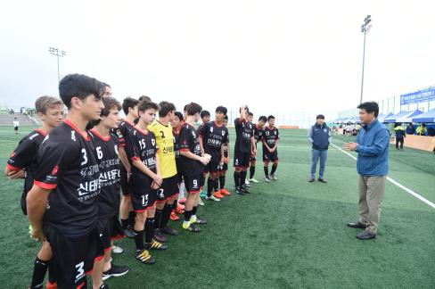 2016. 제11회 한국중등축구연맹회장배 경북도지사 국제축구대회 (신태용감독 군수님과같이)