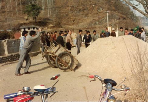 1983년 달산면 대지리 도로포장 기공식 사진