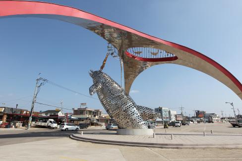 고래불해수욕장 고래조형물(2013년)