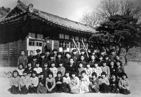 1962년 축산서부국민학교선생과학생(영덕읍 화천리)