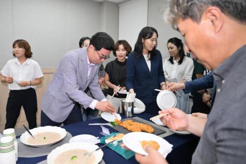 2025. 7. 3 로하수수산식품지원센터 기술자문단 발대식 및 E마트 밀키트 시식 및 레시피 교육 개강식 사진