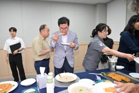 2025. 7. 3 로하수수산식품지원센터 기술자문단 발대식 및 E마트 밀키트 시식 및 레시피 교육 개강식 사진