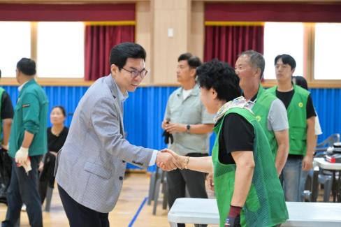 2025. 8. 4 축산면 산불피해 이재민 의류 지급 사진