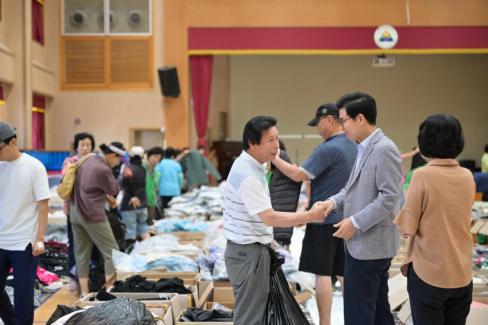 2025. 8. 4 축산면 산불피해 이재민 의류 지급 사진
