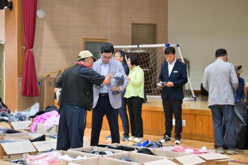 2025. 8. 4 축산면 산불피해 이재민 의류 지급 사진