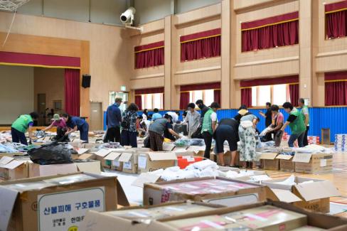 2025. 8. 4 축산면 산불피해 이재민 의류 지급 사진