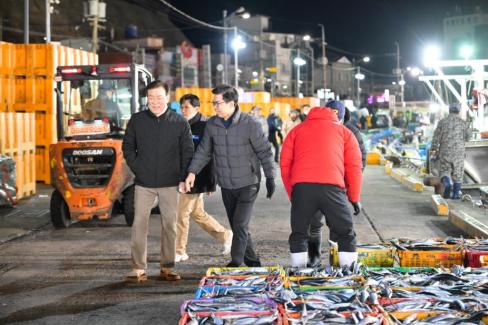 2025. 11. 29 강구수협, 북부수협 위판장 사진