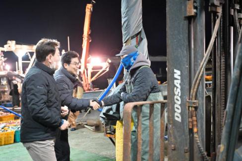 2025. 11. 29 강구수협, 북부수협 위판장 사진
