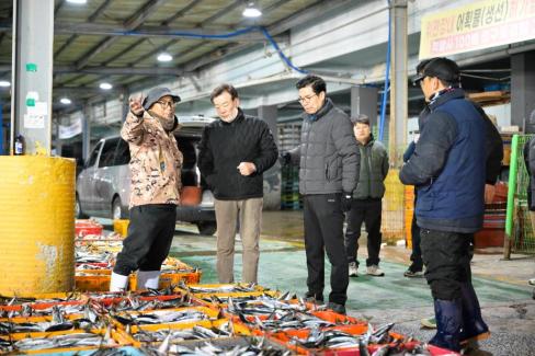 2025. 11. 29 강구수협, 북부수협 위판장 사진