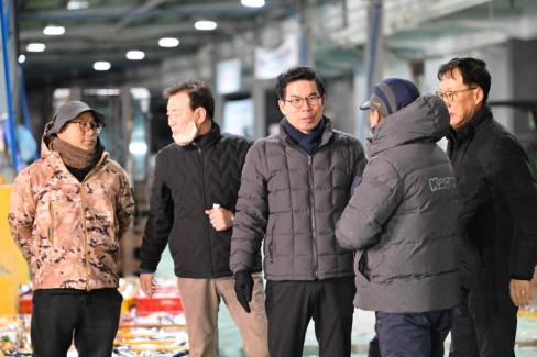 2025. 11. 29 강구수협, 북부수협 위판장 사진