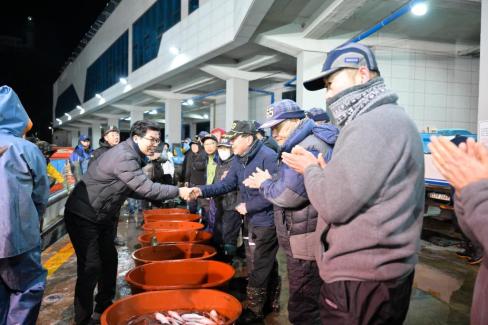 2025. 11. 29 강구수협, 북부수협 위판장 사진