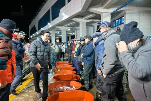 2025. 11. 29 강구수협, 북부수협 위판장 사진