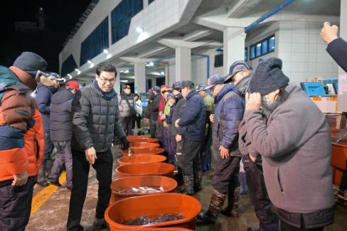 2025. 11. 29 강구수협, 북부수협 위판장 사진