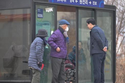 2026. 2. 14 영덕버스 어르신 격려 사진