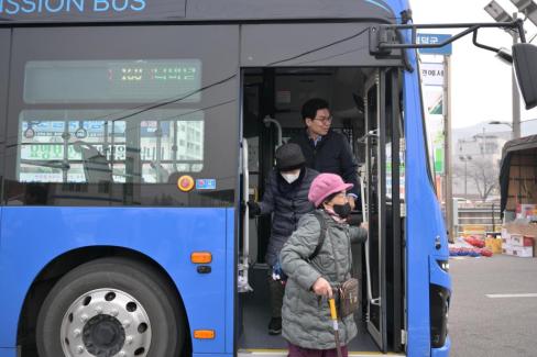 2026. 2. 14 영덕버스 어르신 격려 사진