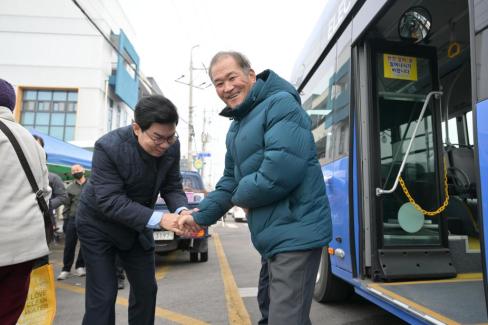 2026. 2. 14 영덕버스 어르신 격려 사진