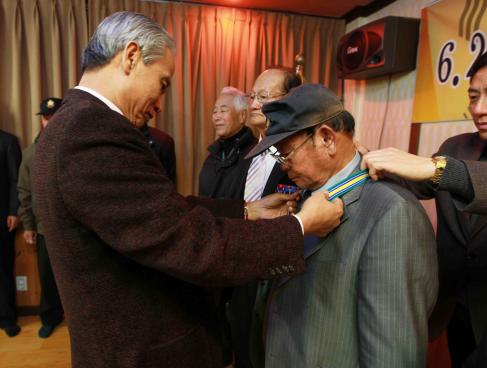 2013. 12. 16 6.25전쟁 정전 60주년기념 호국영웅기장 전수식